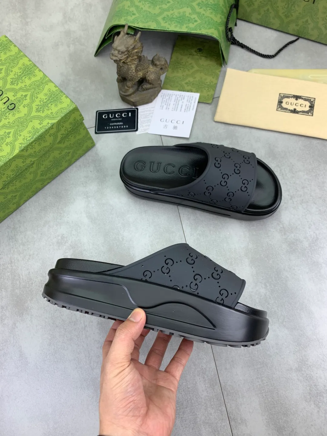 Men's Men's Shoes 💰P300💰[New Style] High Version 🎁🎁🎁 GUCCI New Year of the Snake casual slippers, original official website, perfect workmanship, transmitting a kind of noble luxury, sublimating its definition of luxury in Gucci's high-end extraordinary craftsmanship. Original Gucci double G combination outsole, code number: 35-46, complete package